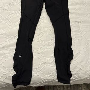Lululemon black ruched ankle “speed tight” leggings size 4